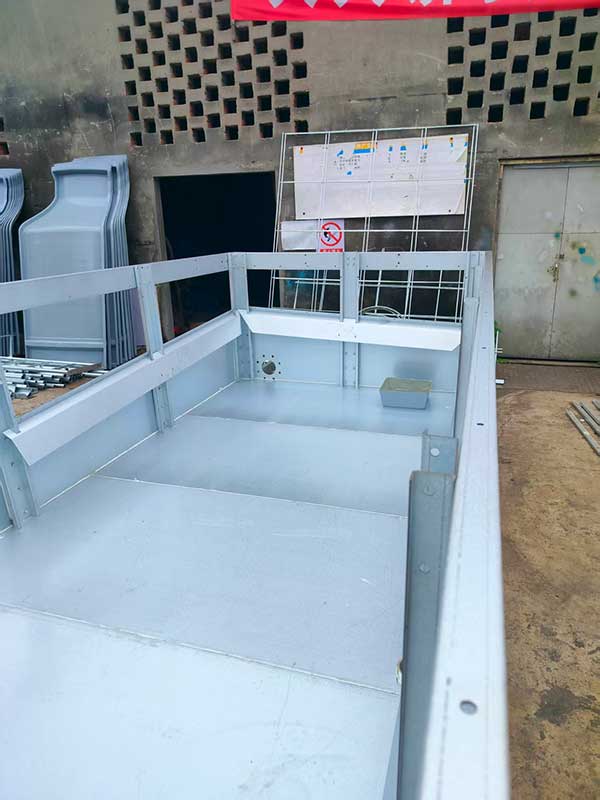 成都闭式冷却塔组装现场,闭式冷却塔组装