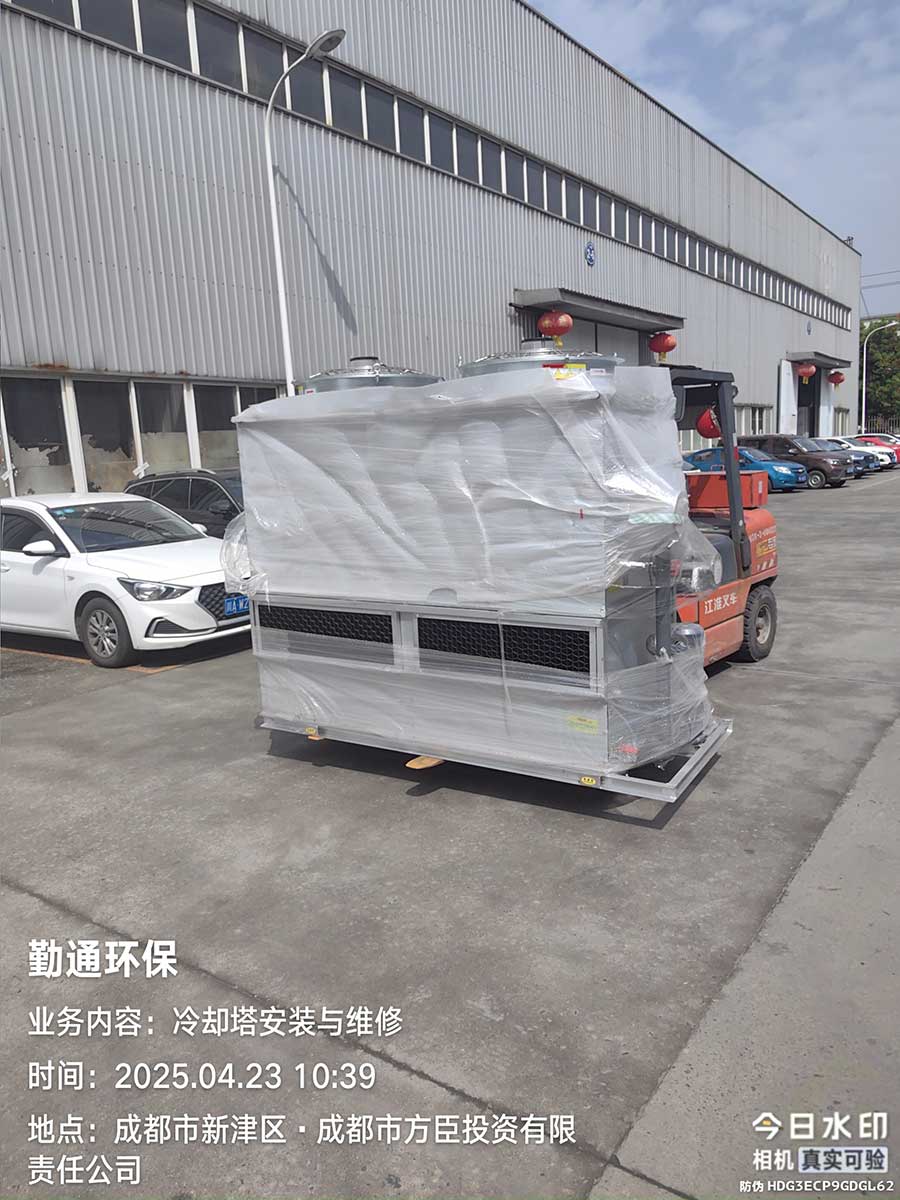 成都新津闭式冷却塔送货现场